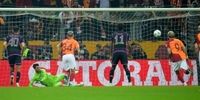 ضرب و شتم شدید داور ؛ فوتبال ترکیه تعلیق شد+عکس و فیلم