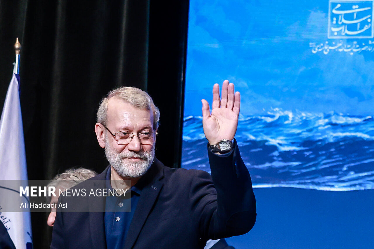 ماجرای تنظیم پیام شهادت علی لاریجانی توسط خود او/ گفت: «بنویس: بنده‌ خدا، به خدا پیوست»
