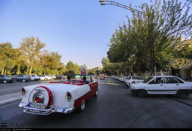 همایش خودروهای کلاسیک در میدان نقش جهان