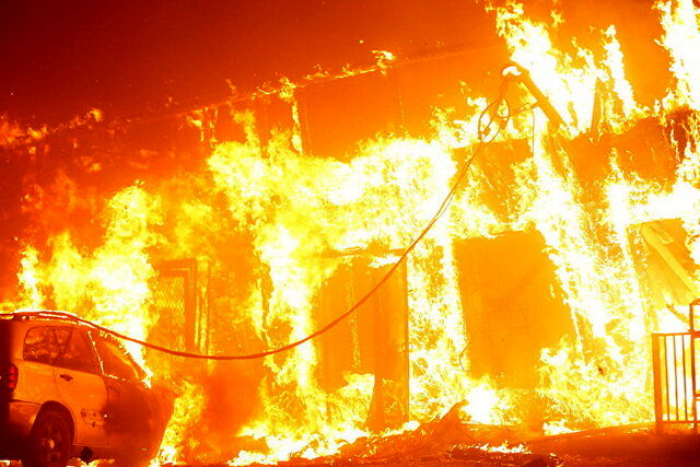 مردی با آتش زدن خانه، همسرش را زنده زنده سوزاند!