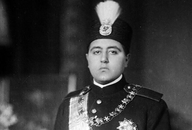 توصیف جیمز مونسریف بالفور از احمدشاه قاجار/ شاهی در انزوا و ترس