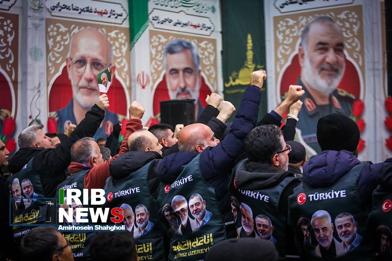 حضور پزشکیان و محسنی اژه ای در مراسم بزرگداشت سردار سلیمانی / وزیر پزشکیان همنشین سردار قاآنی شد + تصاویر