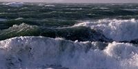 هواشناسی هشدار داد؛ افزایش ارتفاع امواج دریای خزر و خلیج‌فارس