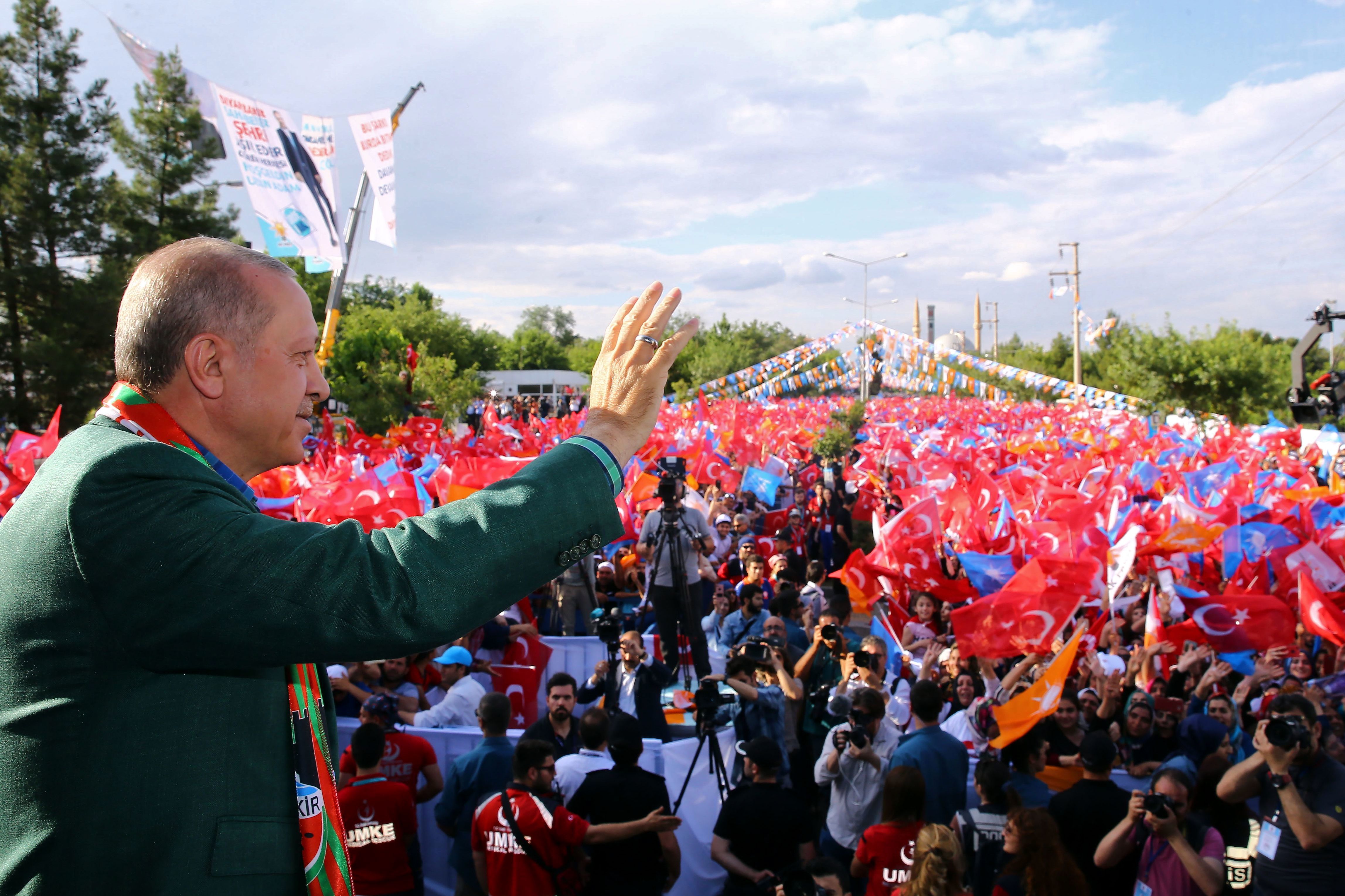 آخرین تلاش اردوغان برای پیروزی در انتخابات/ حقوق افزایش می یابد