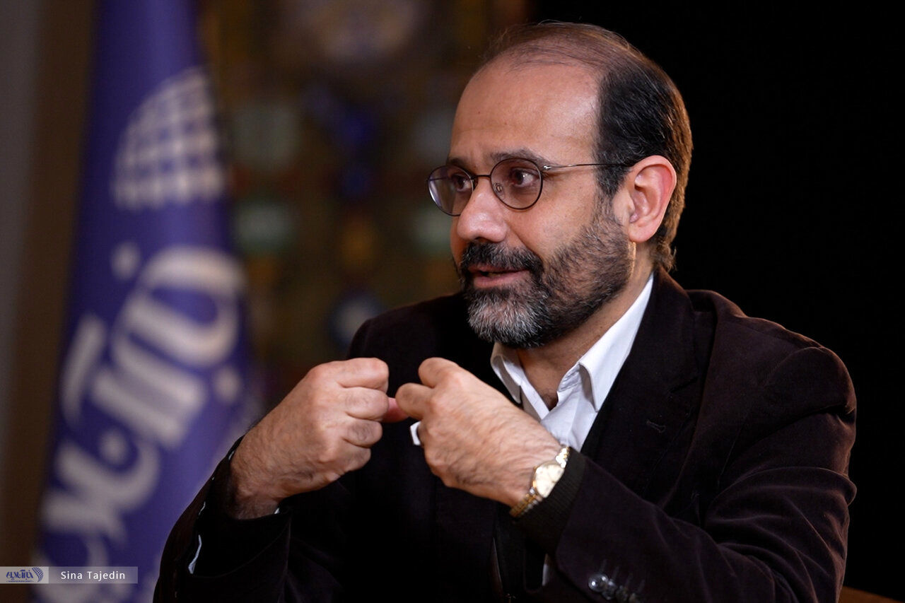 فراستخواه: دال مرکزی اتفاقات سال&zwnj;های اخیر خشم اجتماعی است/ ناشنوایی سیستماتیک جامعه را دچار خشم کرده است/ مجاهدی: طبقه متوسط سقوط کرده و عصبانی است