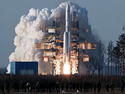 روسیه ماهواره‌های نظامی به فضا پرتاب کرد/  در زمان مقرر، ماهواره‌ها به مدارهای هدف منتقل می‌شوند