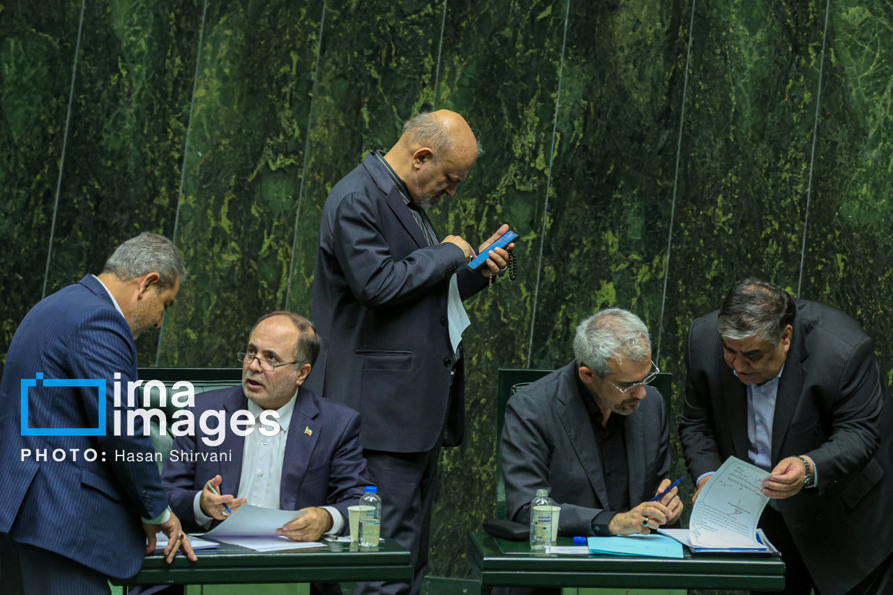 تصاویر| وزرای دولت در بهارستان 