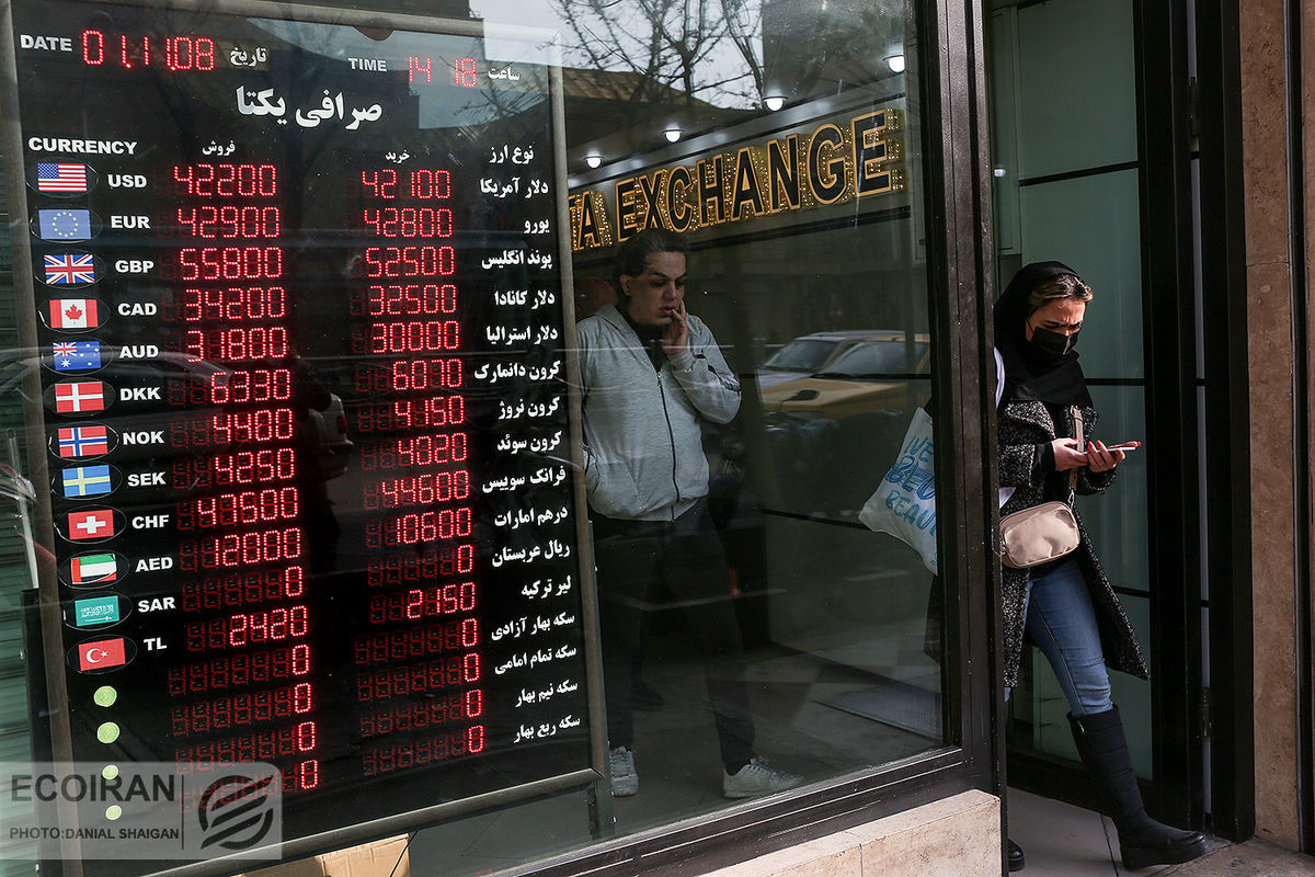 مصالحه در بازار دلار /پیش بینی قیمت دلار امروز 12 بهمن 