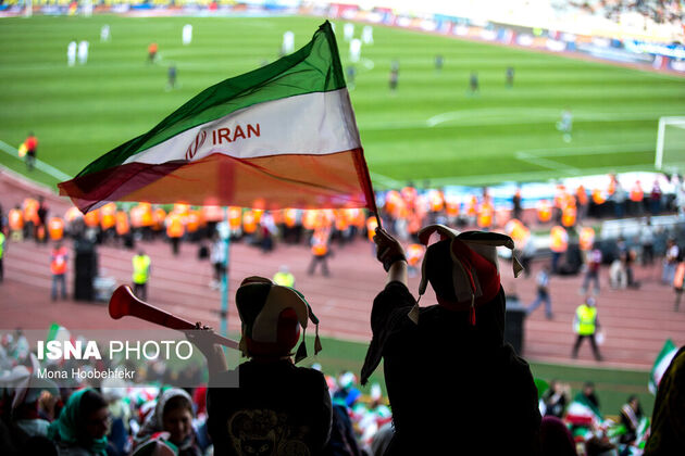 منتخب تصاویر نخستین حضور قانونی زنان ایرانی در ورزشگاه آزادی