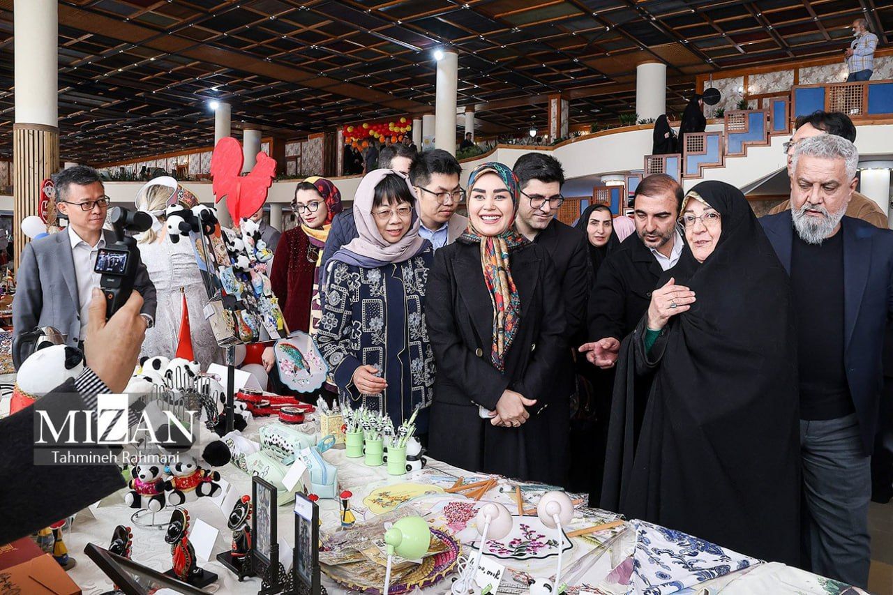 تصاویر جدید همسر عباس عراقچی در بازارچه دیپلماتیک وزارت امور خارجه