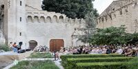 کارگردان ایرانی و «ایرانیانِ» تراژدی‌نویسِ یونانی در حیاط قصر پاپ | ما پای‌مان از تابستان ۱۳۷۰ به شهر تاریخی آوینیون باز شد