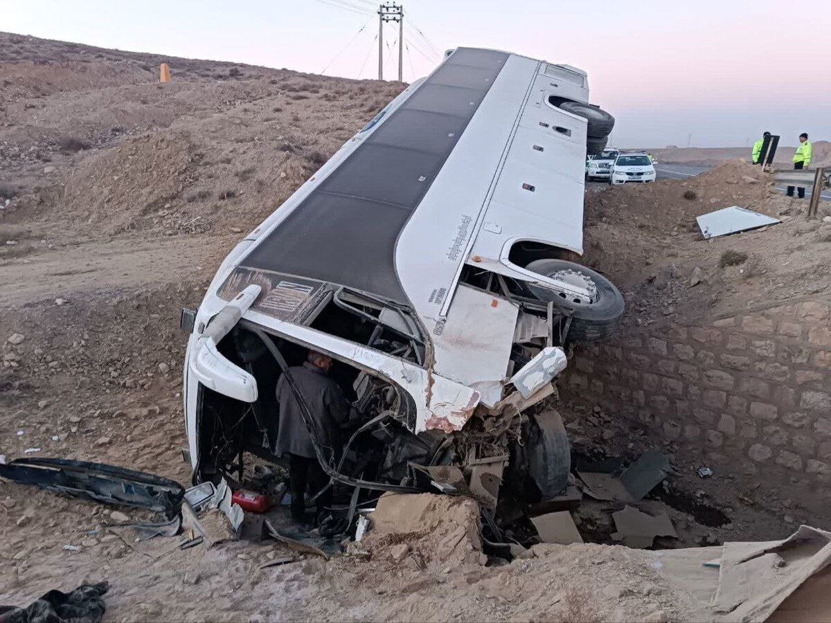 واژگونی مرگبار اتوبوس در یزد