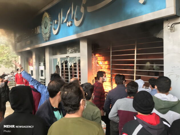 تصاویر حوادث بنزینی اخیر؛ از اعتراض تا آشوب و آسیب به اموال عمومی
