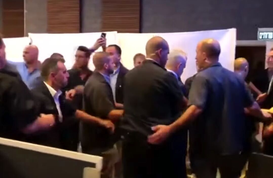 قطع کنفرانس خبری نتانیاهو به دلیل شلیک موشک‌های ایران و حزب‌الله