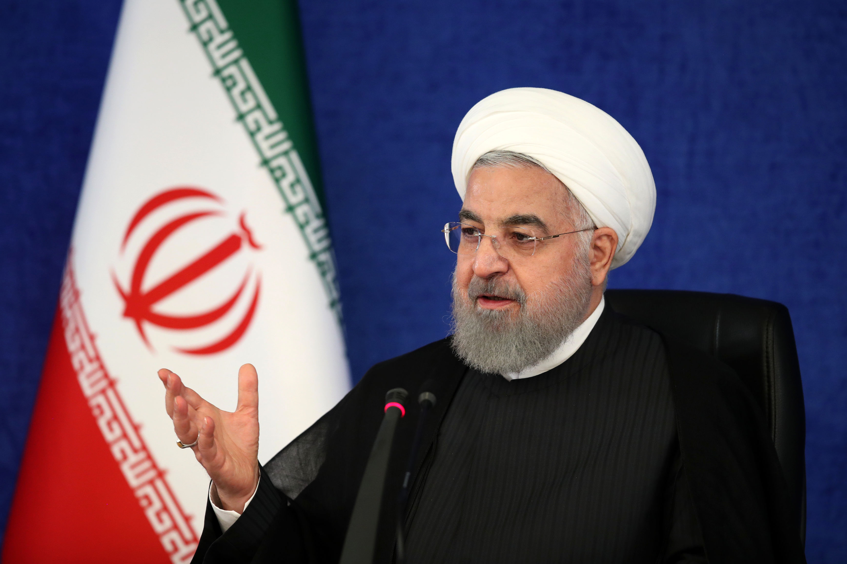 دستور مهم روحانی به وزیر ارتباطات/ کرونا در موج دوم مهاجم تر شده است/ یک مسئول تلفنی گفت کنکور را سال دیگر برگزار کن