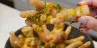 تاثیر شگفت‌انگیز پای مرغ در از بین بردن چروک صورت
