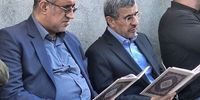 تصاویری از قرآن خواندن احمدی نژاد برای خواهر فوت شده رحیم مشایی 