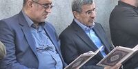 تصاویری از قرآن خواندن احمدی نژاد برای خواهر فوت شده رحیم مشایی 