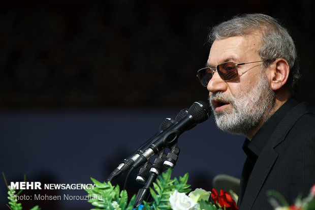 علی لاریجانی: نباید با اختلافات وارد میدان بازی دشمنان شویم