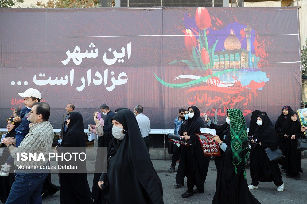 وداع مردم شیراز با شهدای حمله تروریستی در حرم شاهچراغ (ع)+ تصاویر