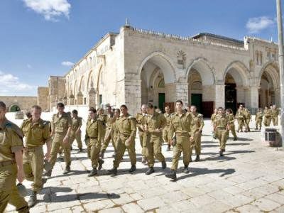 آماده باش اسرائیل در قدس / ورود ده ها هزار نمازگزار فلسطینی به مسجدالاقصی 