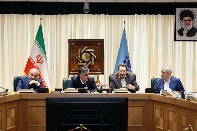 نشست مهم تیم اقتصادی دولت درباره سیاست‌های ارزی و معیشت مردم