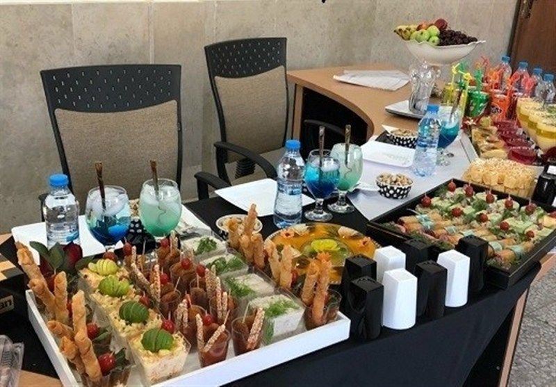 ممنوعیت پذیرایی تشریفاتی و اهدای هدیه در جلسات دفاع