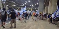فرودگاه بن‌گورین در محاصره خانواده‌های اسرای اسرائیلی/" نتانیاهو نباید به آمریکا برود"