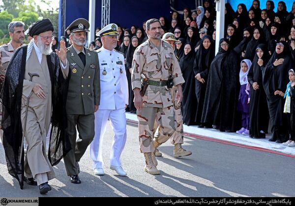 مراسم مشترک دانش‌آموختگی دانشجویان دانشگاه‌های افسری ارتش با حضور مقام معظم رهبری