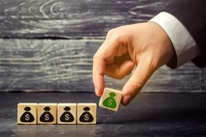 صندوق‌ درآمد ثابت ارزی؛ ابزار مالی پایدار یا شوآف پرهزینه؟ | آقابزرگی: سود ۸ تا 12 درصد ارزی در اقتصاد ایران «محال» است