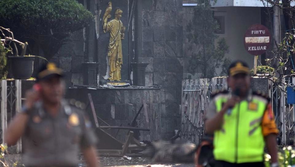 فوری: فیلم حمله انتحاری به 3 کلیسا در اندونزی/ 3 کشته و 15 زخمی