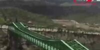 اقدام خطرناک دو جوان روی پل سبز تـبـریـز/ فیلم