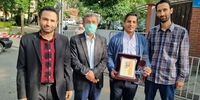 هدیه‌ای به محمود احمدی نژاد در روز معلم!+ عکس