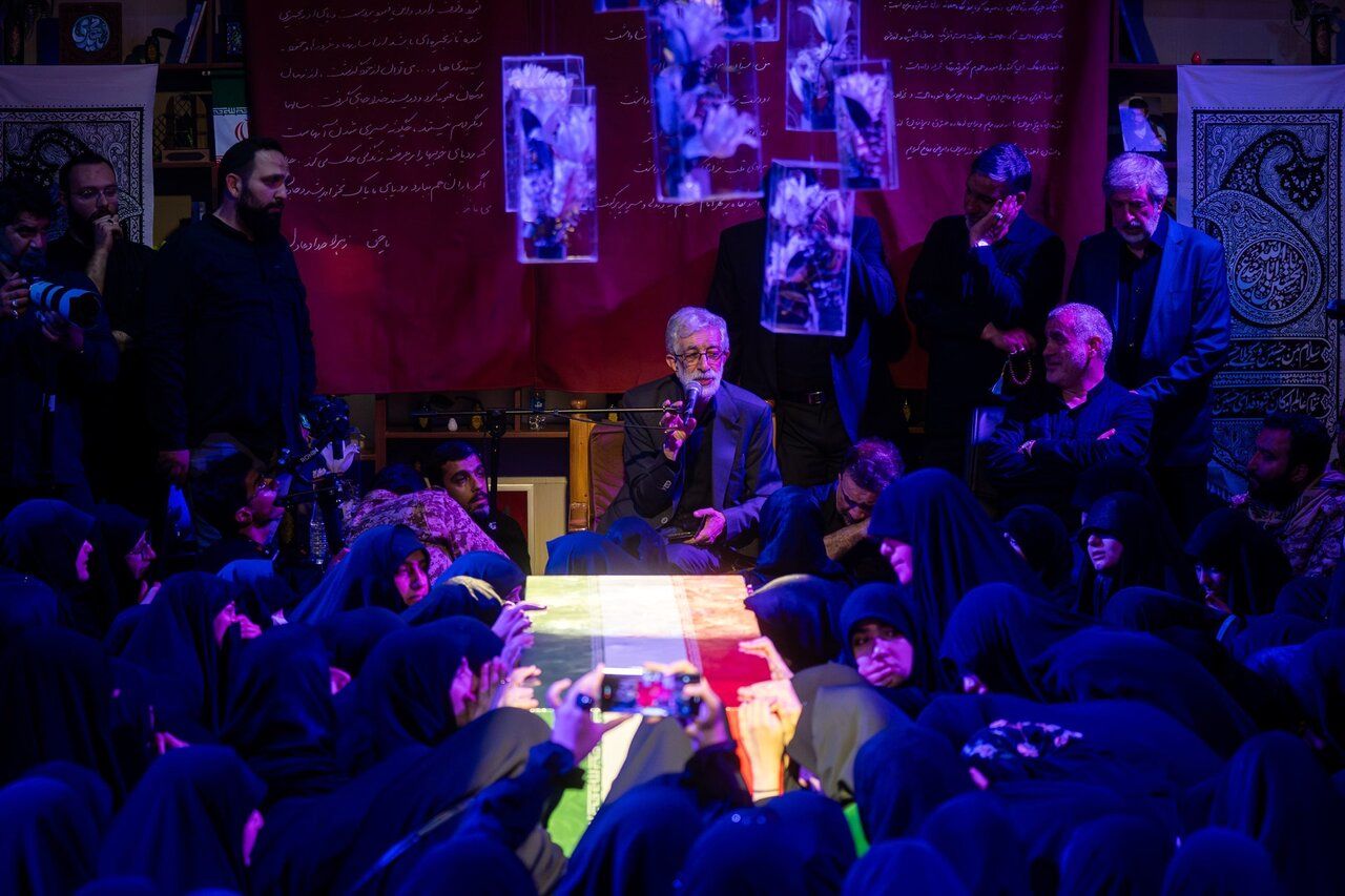 اولین تصاویری از پیکر همسر شهید رهبر انقلاب/ گریه‌های حدادعادل در وداع با دخترش/ مراسم کجا برگزار شد؟