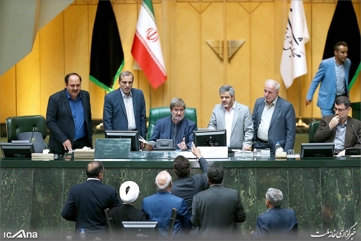 نامه برخی نمایندگان به روحانی برای کاهش هزینه ویزای اربعین