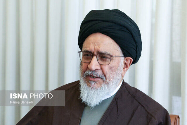 آیت‌الله محقق داماد: قرار نیست به تصمیم‌گیران توهین شود/انتقاد باید خردمندانه و منصفانه باشد/سفر و سخنرانی رئیس‌جمهوری به قدری متین بود که حتی مخالفان ایشان هم قانع شدند