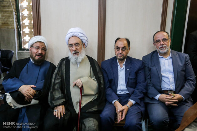 تصاویر مراسم ختم همسر آیت الله علم الهدی