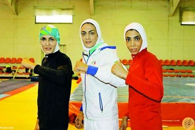 عکس پربازدید از خواهران منصوریان و هادی ساعی در کوروش کمپانی!