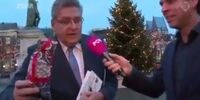 نماینده مجلس هلند هدیه سفارت ایران را به سطل زباله ریخت! / واکنش ایران + عکس