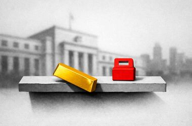 سقوط قیمت طلا از قله ۵ هزار دلاری | طلا در گرداب سودگیری و بازارهای نیمه‌تعطیل | صعود طلا به دلار گره خورد | قیمت نقره ریزشی شد