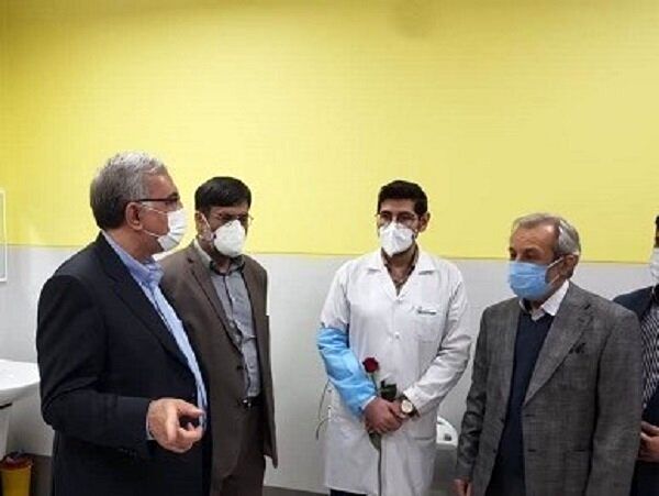 وزیر بهداشت به عیادت مهدی چمران رفت