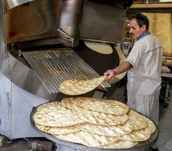نان از سفره کارگران عقب نشست | هزینه نان چقدر از مزد ماهانه را می‌بلعد؟ | کارگران با سفره خالی‌تر به تیرماه رسیدند
