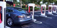 تسلا برای توسعه خودروهای برقی ایستگاه شارژ رایگان می‌سازد