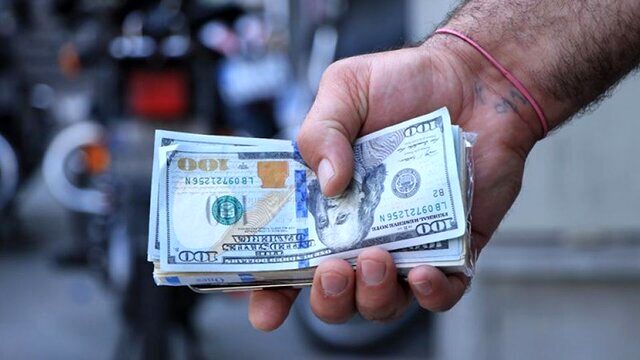 ماجرای عجیب باران دلار در اتوبان اشرفی!