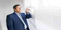 دیوار کوتاه همتی | ”بانک مرکزی” می‌تواند سیاست‌های پولی و بازار طلا و ارز را مدیریت کند، اما نمی‌تواند نفتکش‌های ایرانی را از محاصره عبور دهد 