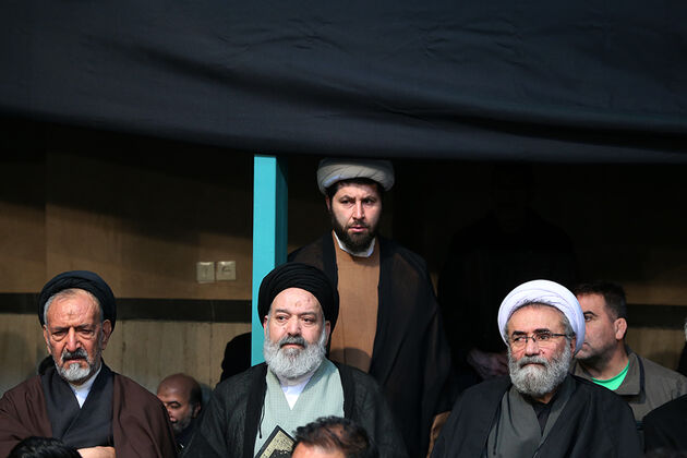 وداع مسئولان با پیکر آیت الله هاشمی در حسینیه جماران