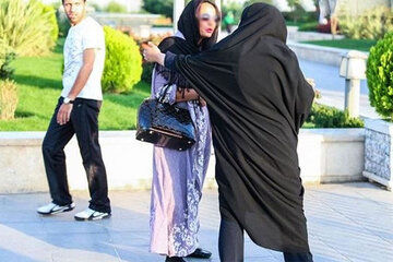 واکنش نماینده حامی لایحه حجاب به اجباری شدن چادر در دانشگاهها و ممنوعیت کاشت ناخن