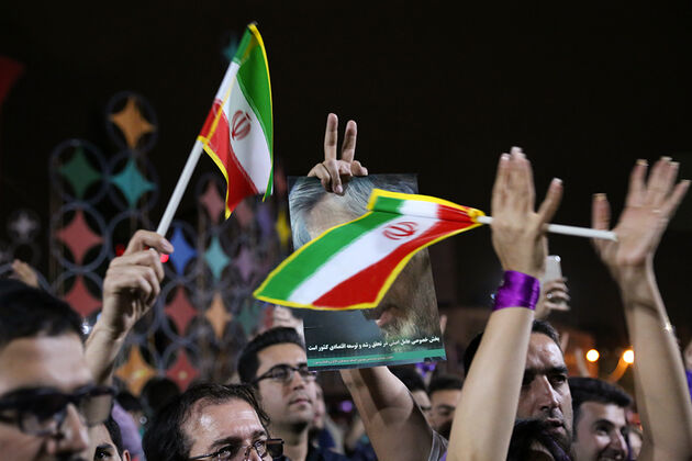 جشن و شادی مردم تهران برای پیروزی حسن روحانی