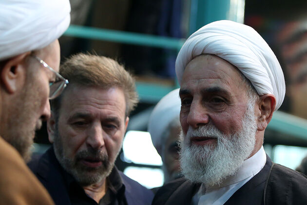 وداع مسئولان با پیکر آیت الله هاشمی در حسینیه جماران