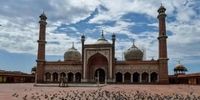 ورود زنان بدون همراهی مرد به این مسجد بزرگ ممنوع شد!